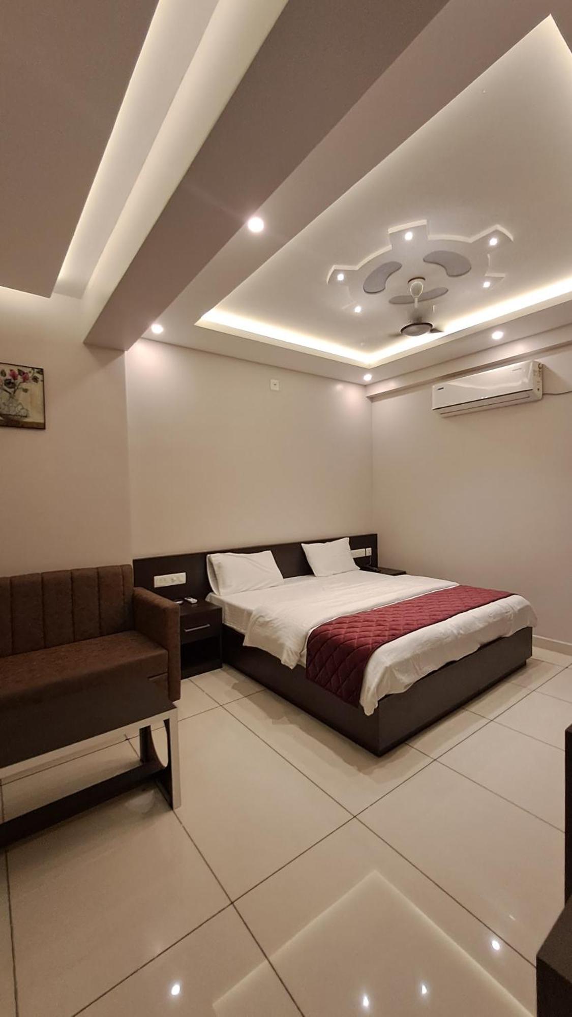 Capital Square Apart otel Erattupetta Dış mekan fotoğraf