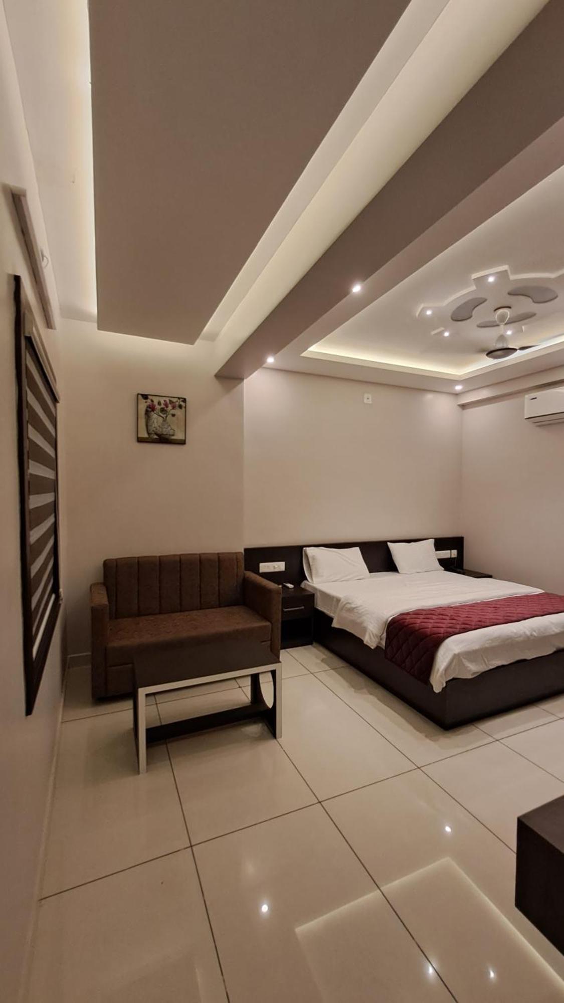 Capital Square Apart otel Erattupetta Dış mekan fotoğraf
