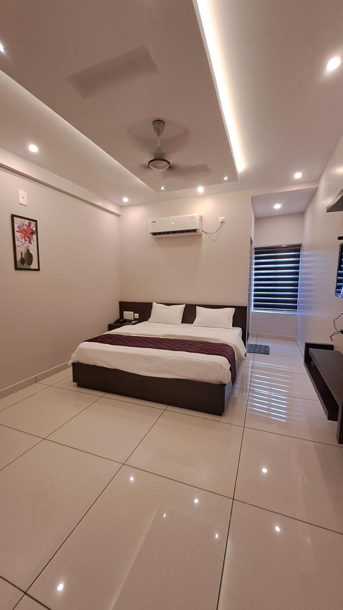 Capital Square Apart otel Erattupetta Dış mekan fotoğraf